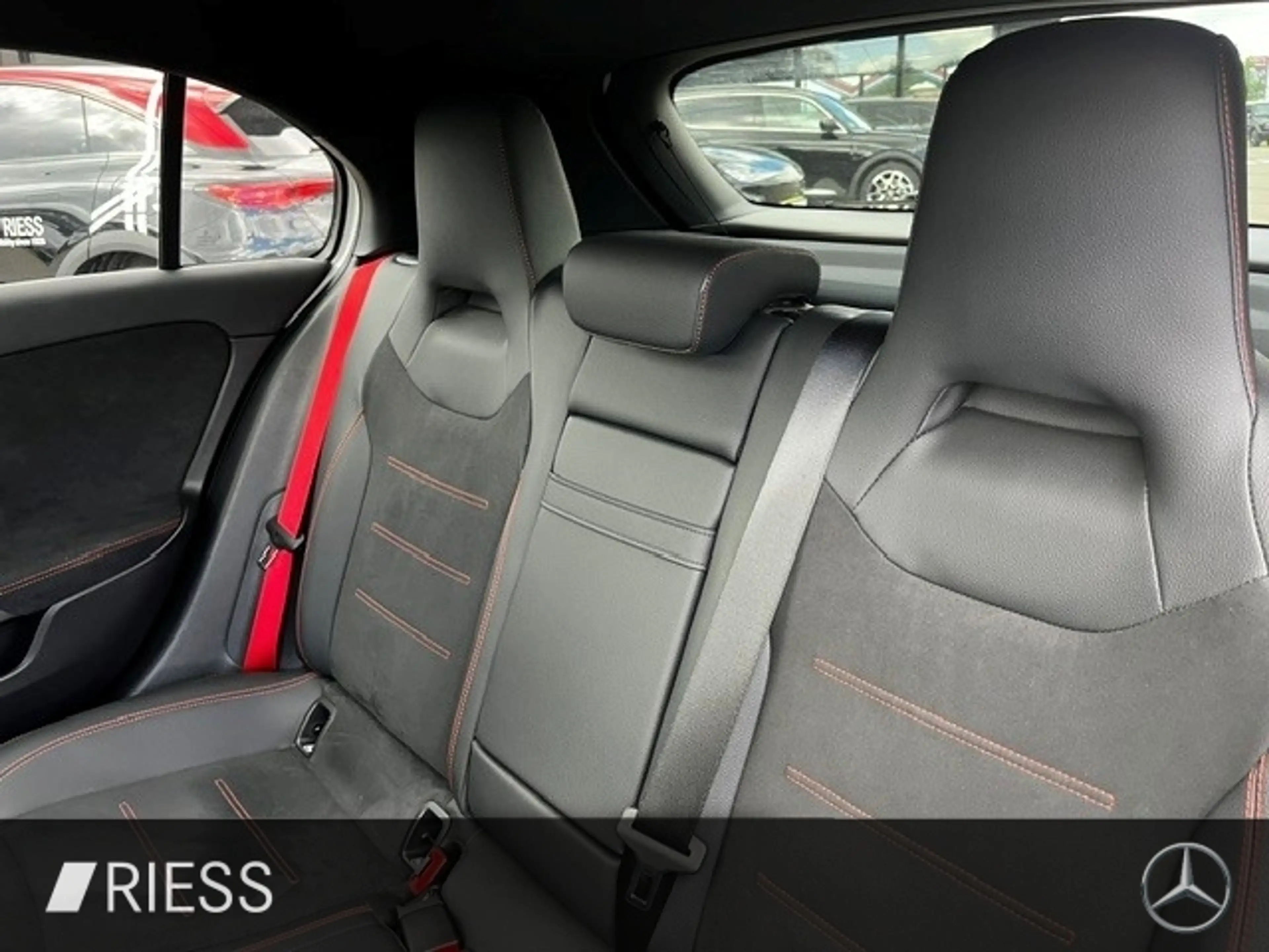 Mercedes-Benz A 45 AMG S 4M Night Distr Pano HUD 360 19" — photo 13