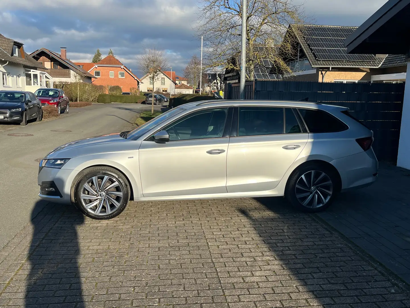 Skoda Octavia Combi Tour DSG Virt. LED AHK Skoda-Scheckheft Mwst Grau - 2