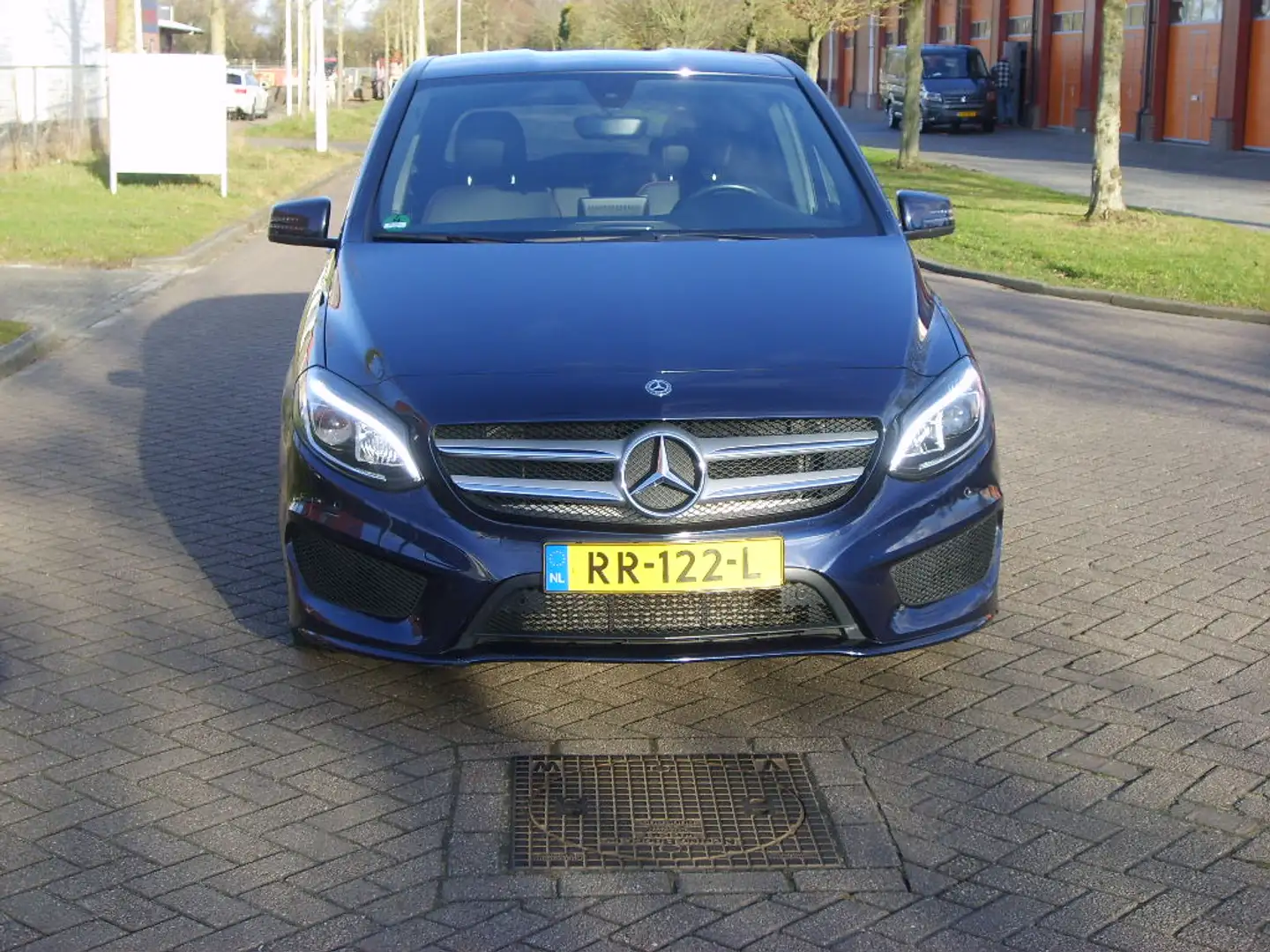 Mercedes-Benz B 180 Ambition Automaat AMG Styling met comfort onderste Blauw - 2