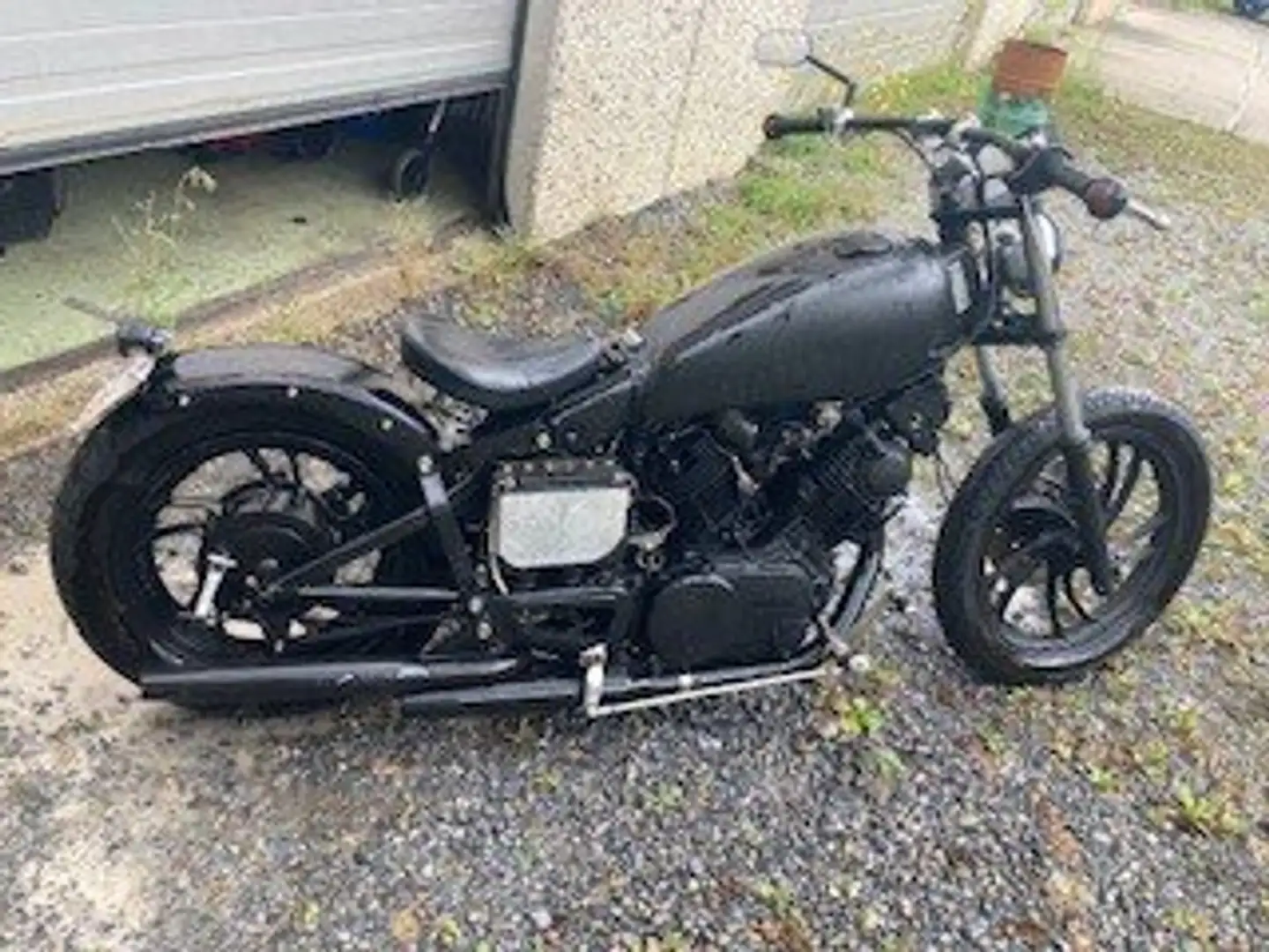 Yamaha XV 750 Černá - 1