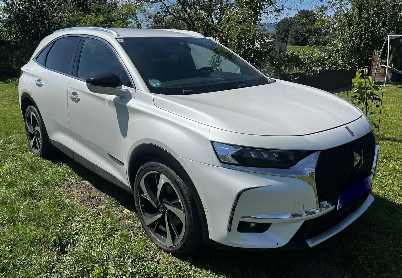 DS Automobiles DS 7 Crossback Opera — photo 1 of 3