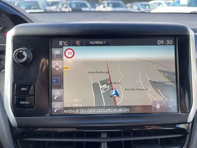 Peugeot 208 view 11