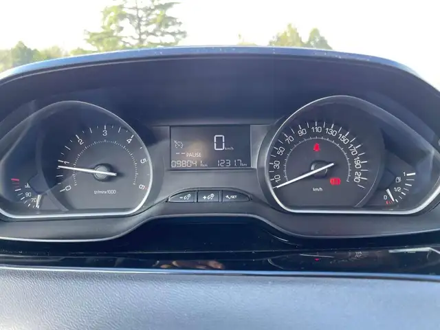 Peugeot 208 view 7