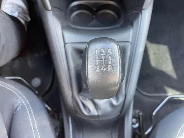Peugeot 208 view 13