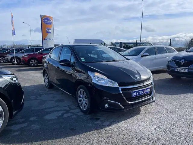 Peugeot 208 view 2