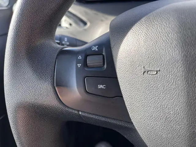 Peugeot 208 view 18