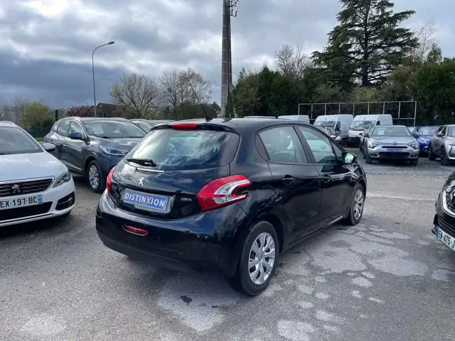 Peugeot 208 view 4