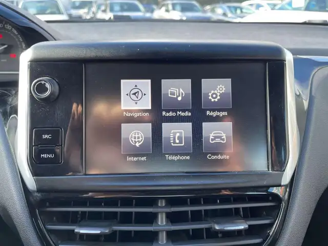 Peugeot 208 view 8