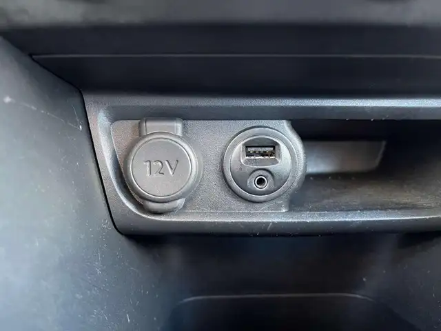 Peugeot 208 view 14