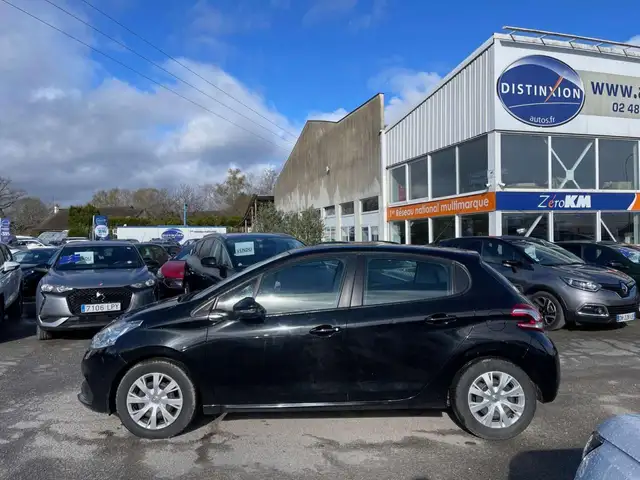 Peugeot 208 view 3