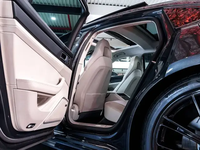 Porsche Panamera view 14