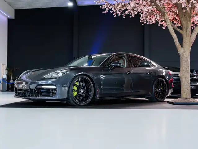Porsche Panamera view 3