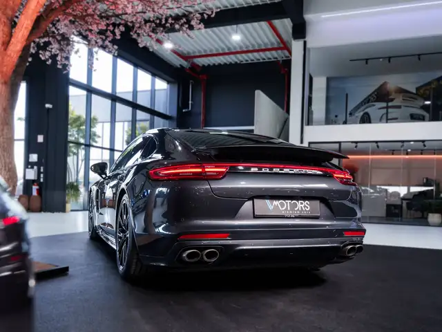 Porsche Panamera view 4