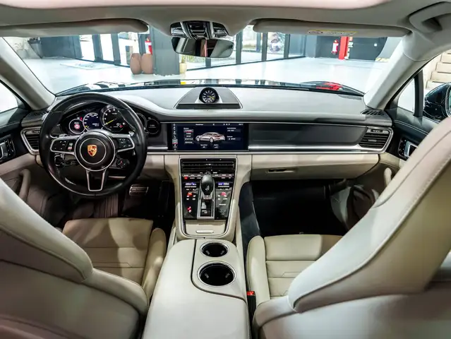 Porsche Panamera view 9