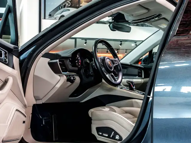 Porsche Panamera view 11