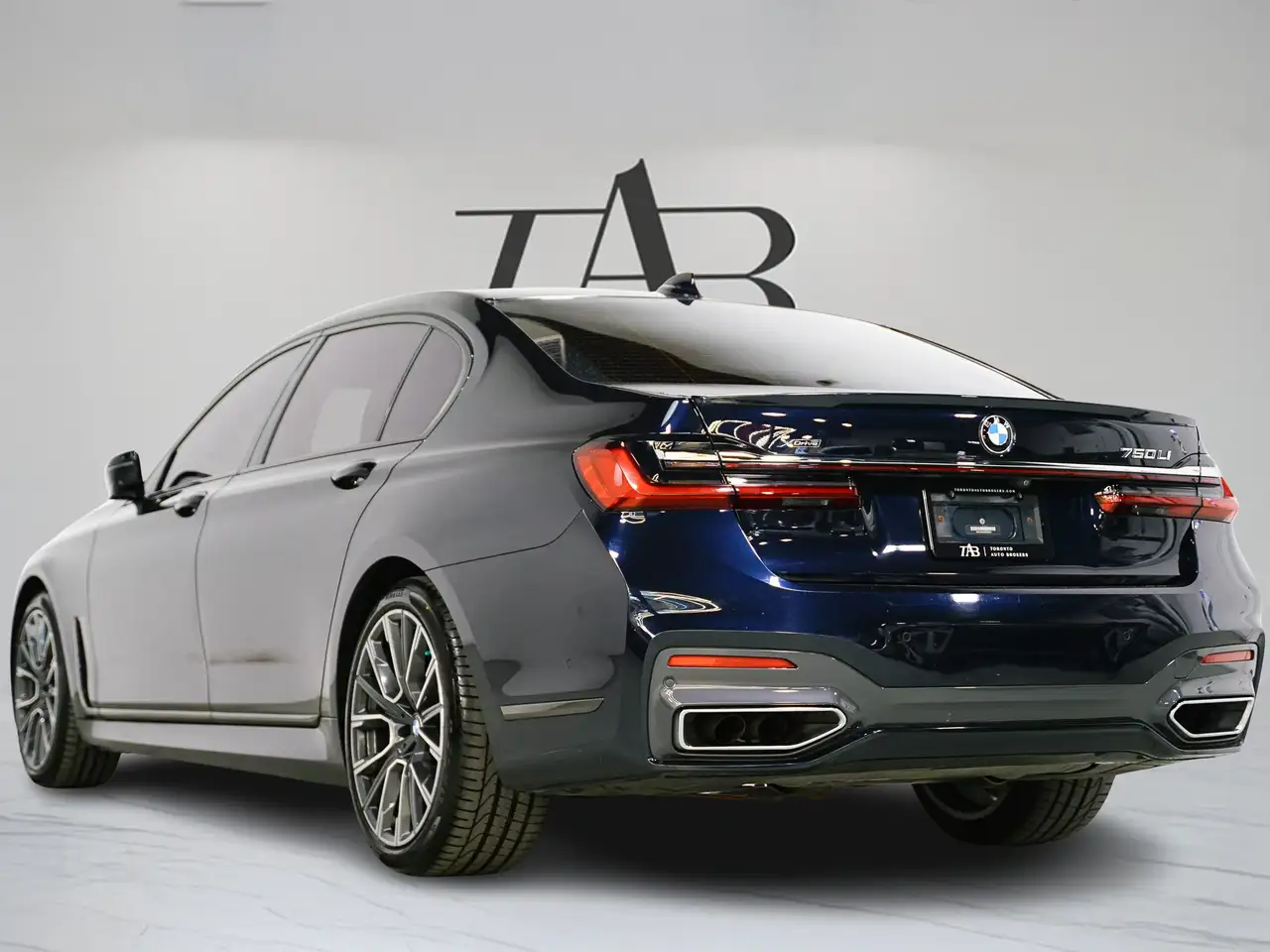 BMW 7 Series снимка BMW 7 Series