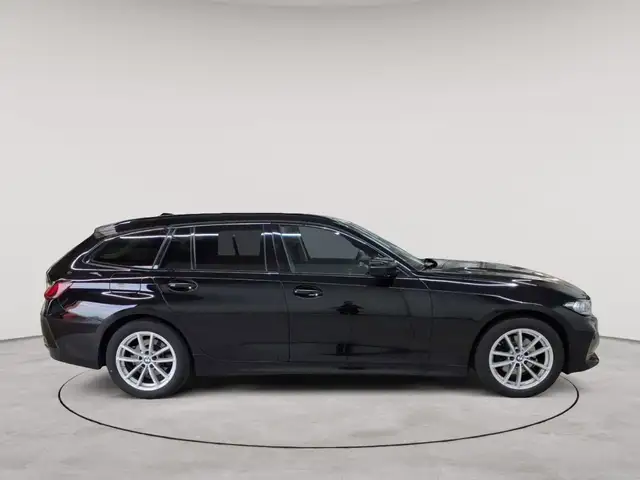BMW 3 Series view 3