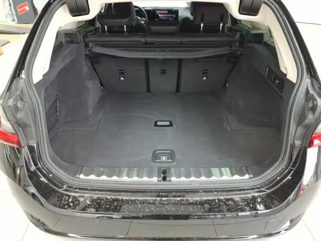 BMW 3 Series view 15