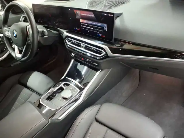 BMW 3 Series view 9