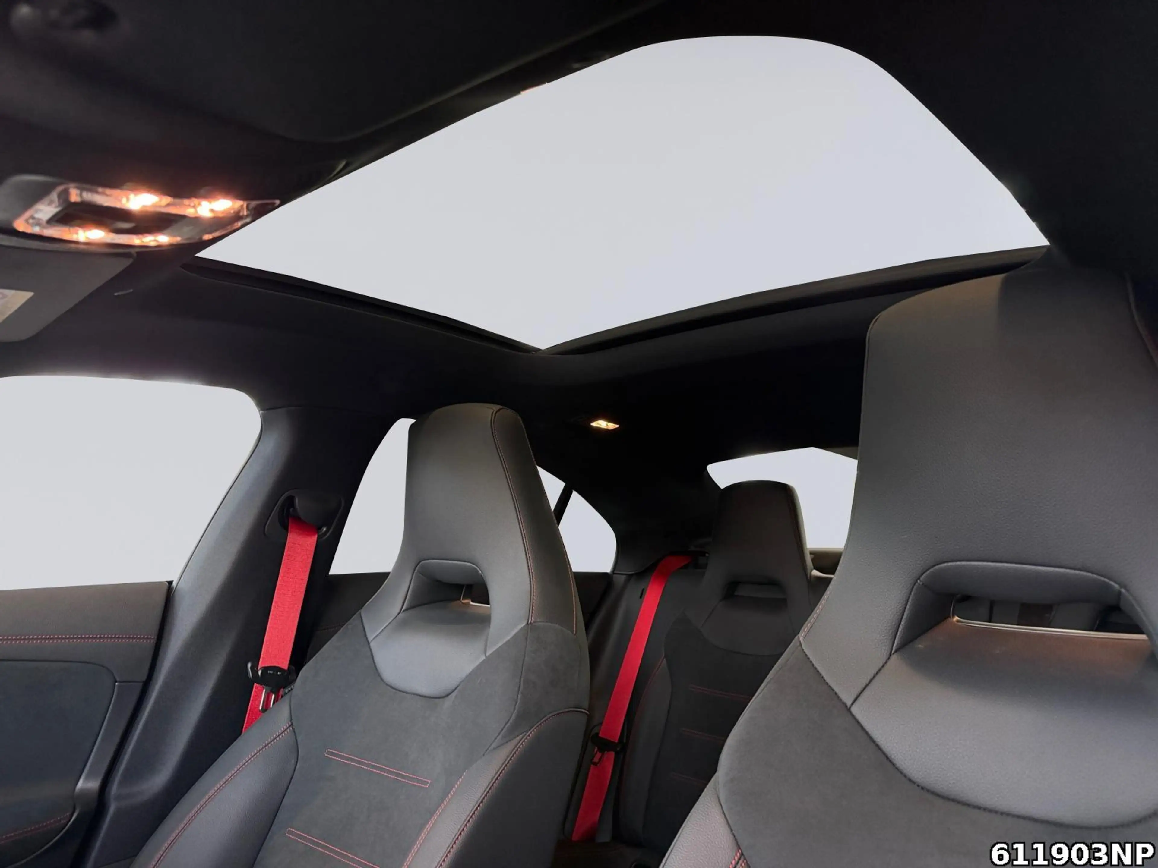 Mercedes-Benz CLA 35 AMG 4M AMG Coupé  Aero Pano Burmester 19" — photo 13