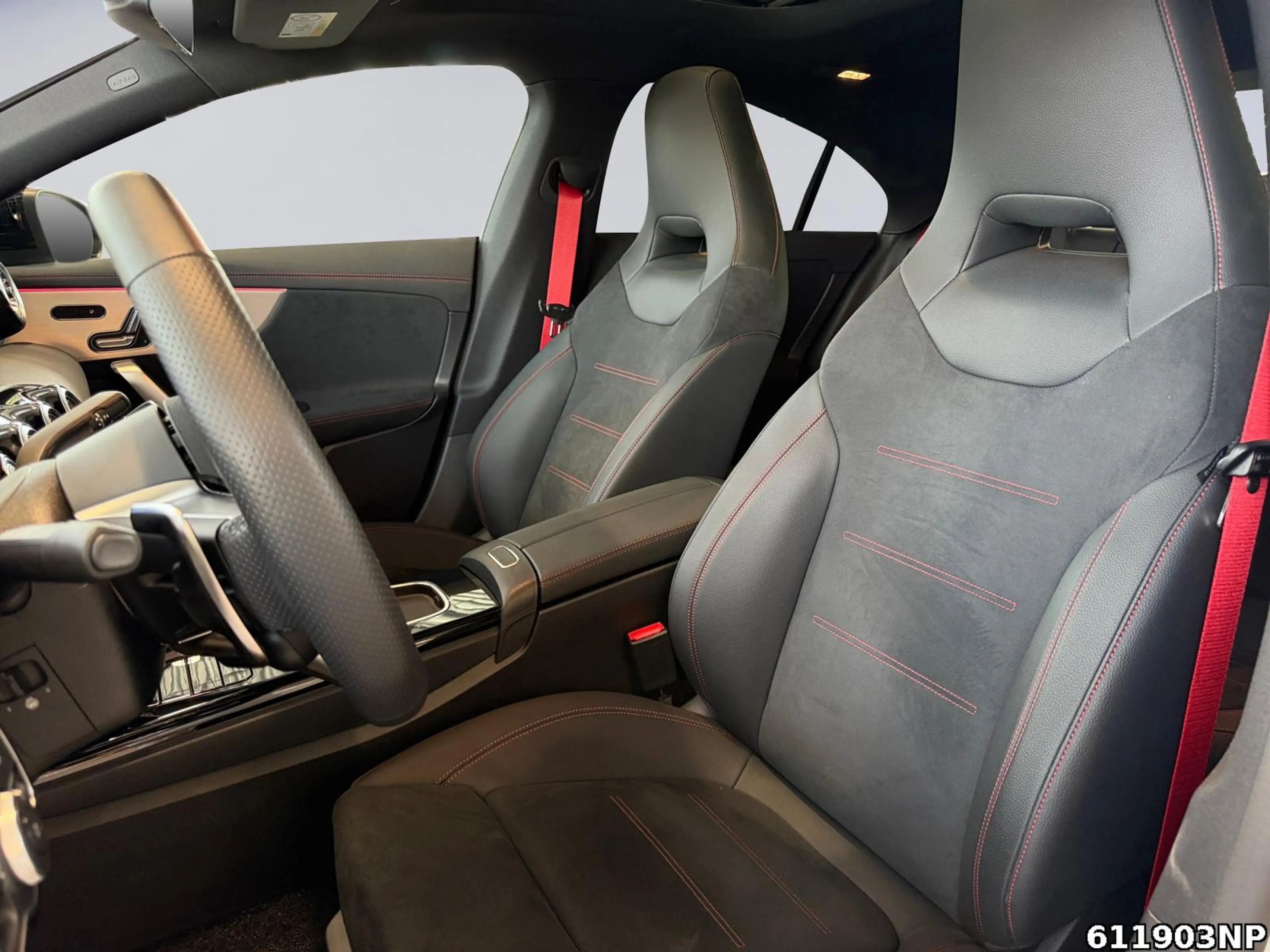 Mercedes-Benz CLA 35 AMG 4M AMG Coupé  Aero Pano Burmester 19" — photo 10