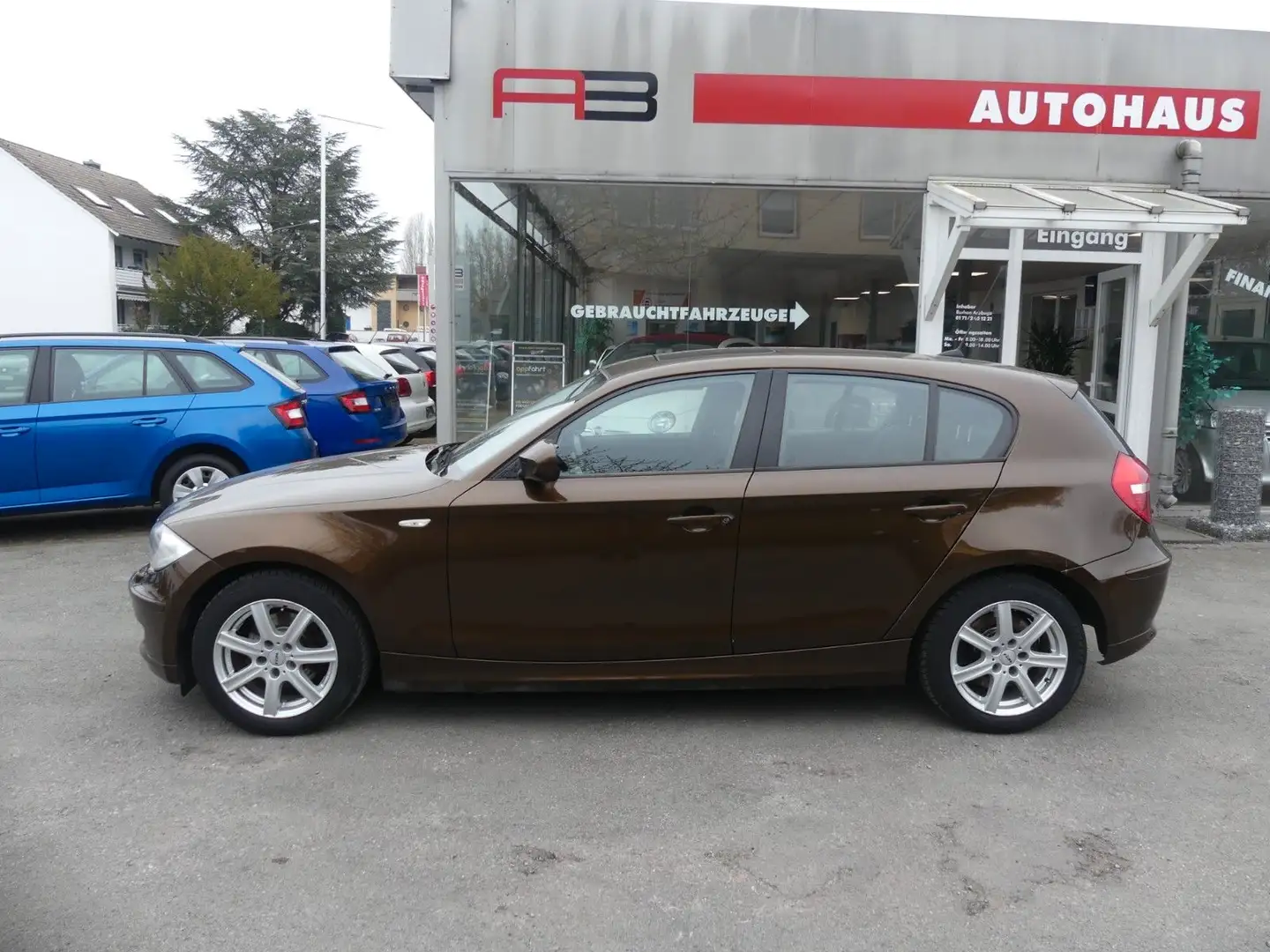 BMW 118 Baureihe 1 Lim. 118d Braun - 1