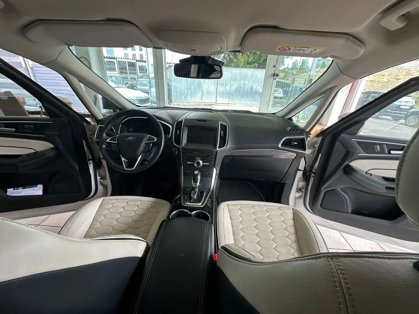 Ford S-Max Ford S-MAX Vignale 7Sitze Automatik Panoramadach Weiß - 2