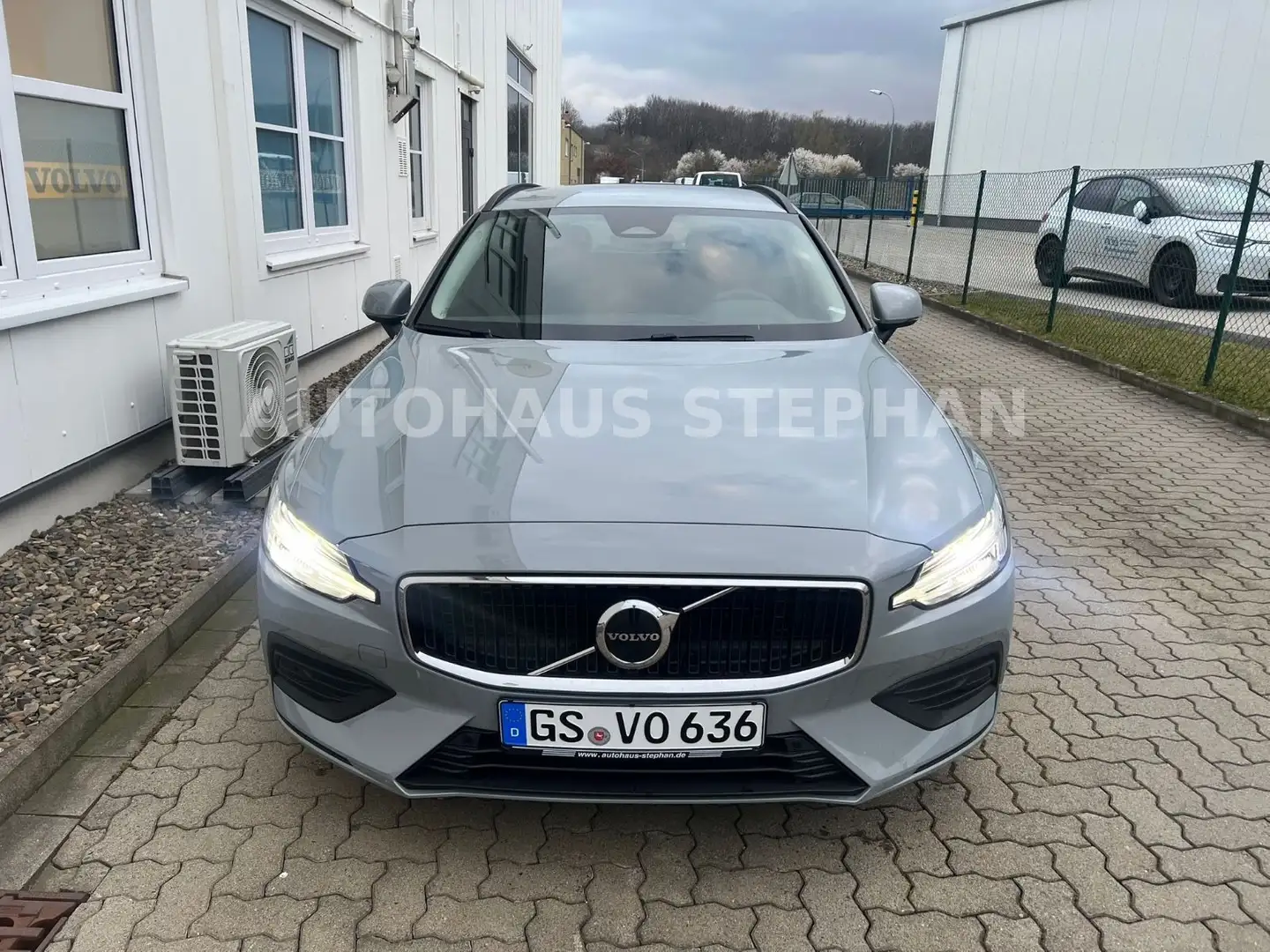 Volvo V60 B3 Core Geartronic MY24 GARANTIE Grijs - 2