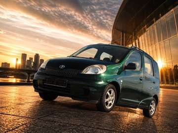 Yaris. Verso1.3.Klima. Ganzjahresreifen