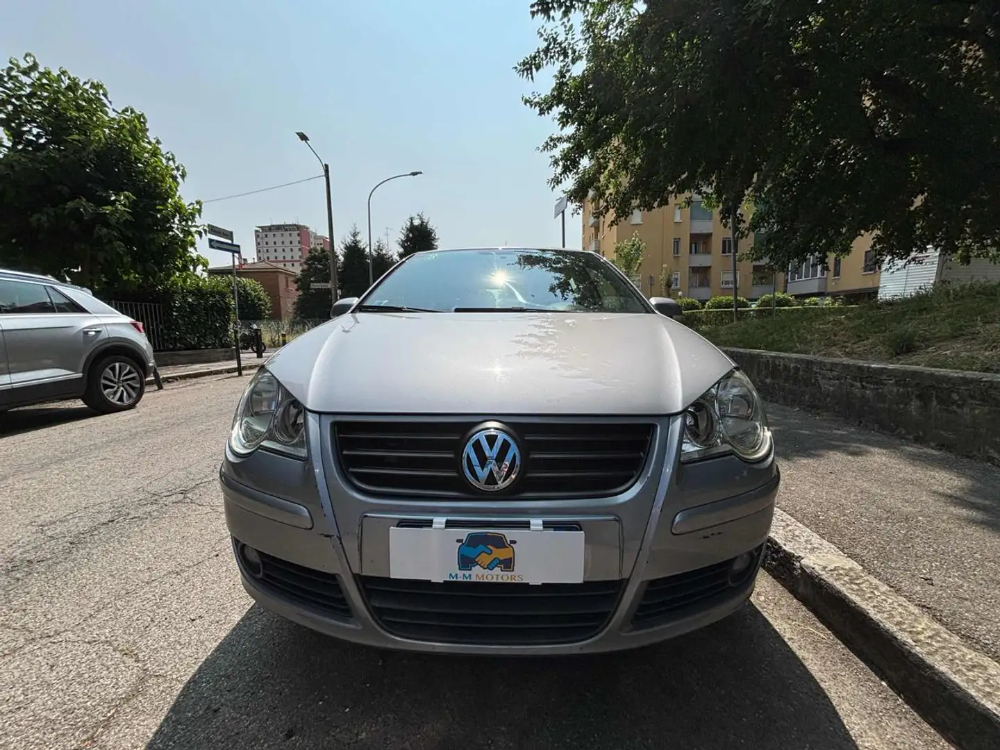 Volkswagen Polo 1.4/80CV 16V 5p. Comfort. BiFuel G Gris - 2