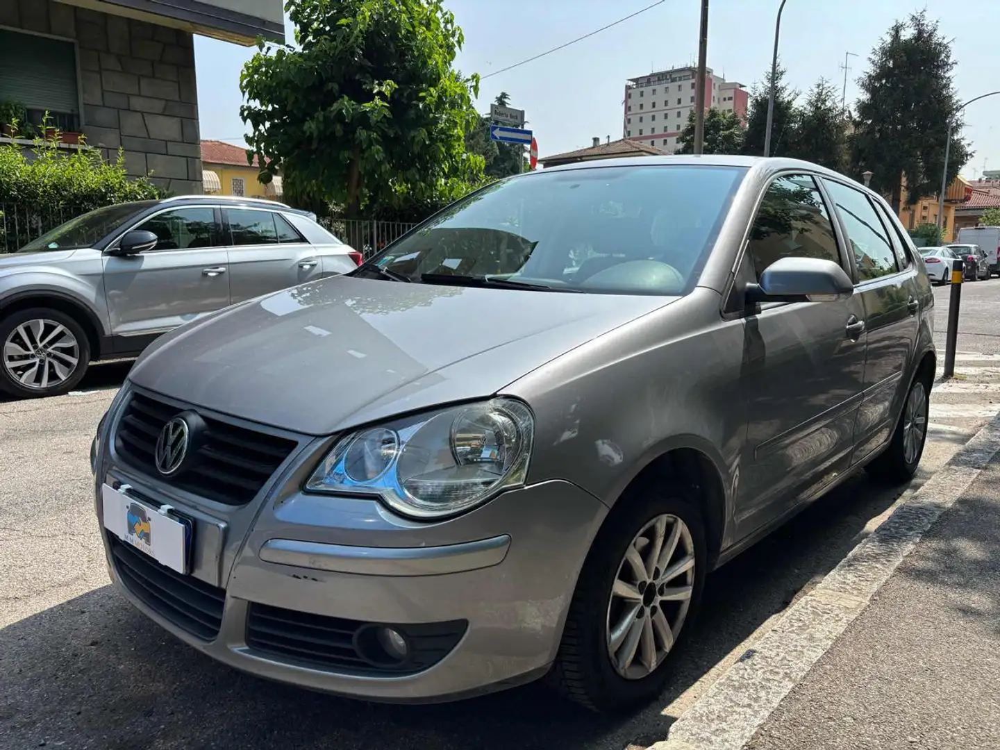 Volkswagen Polo 1.4/80CV 16V 5p. Comfort. BiFuel G Gris - 1