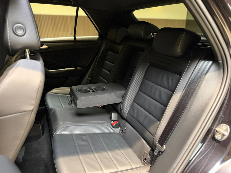 Volkswagen T-Roc R 2.0 TSI 4Motion Sport 300pk|Pano|Leder|Beats|Key — photo 45
