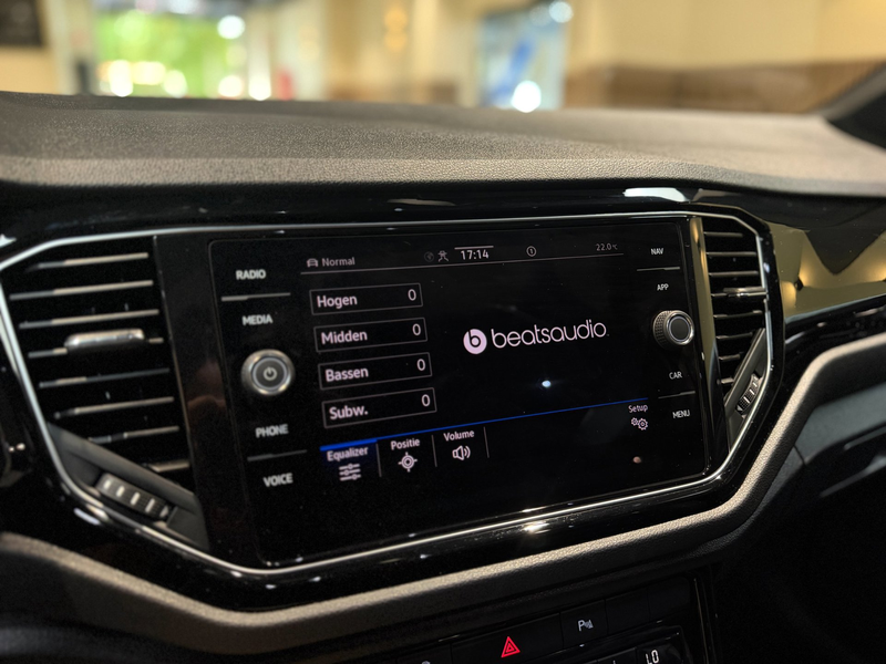 Volkswagen T-Roc R 2.0 TSI 4Motion Sport 300pk|Pano|Leder|Beats|Key — photo 38