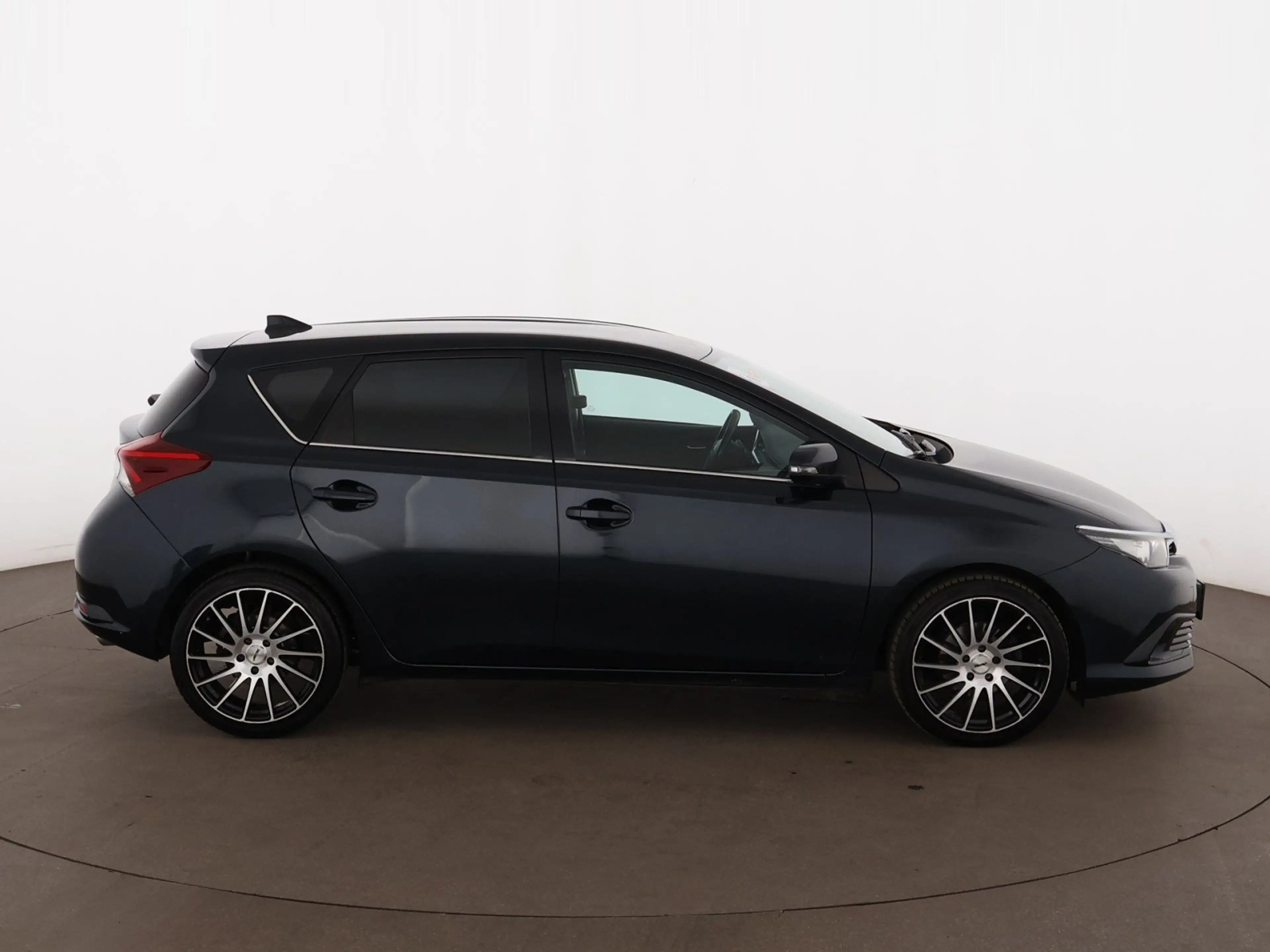 Toyota Auris 1.6 D Comfort R-CAM TEMPOMAT KLIMA — photo 10