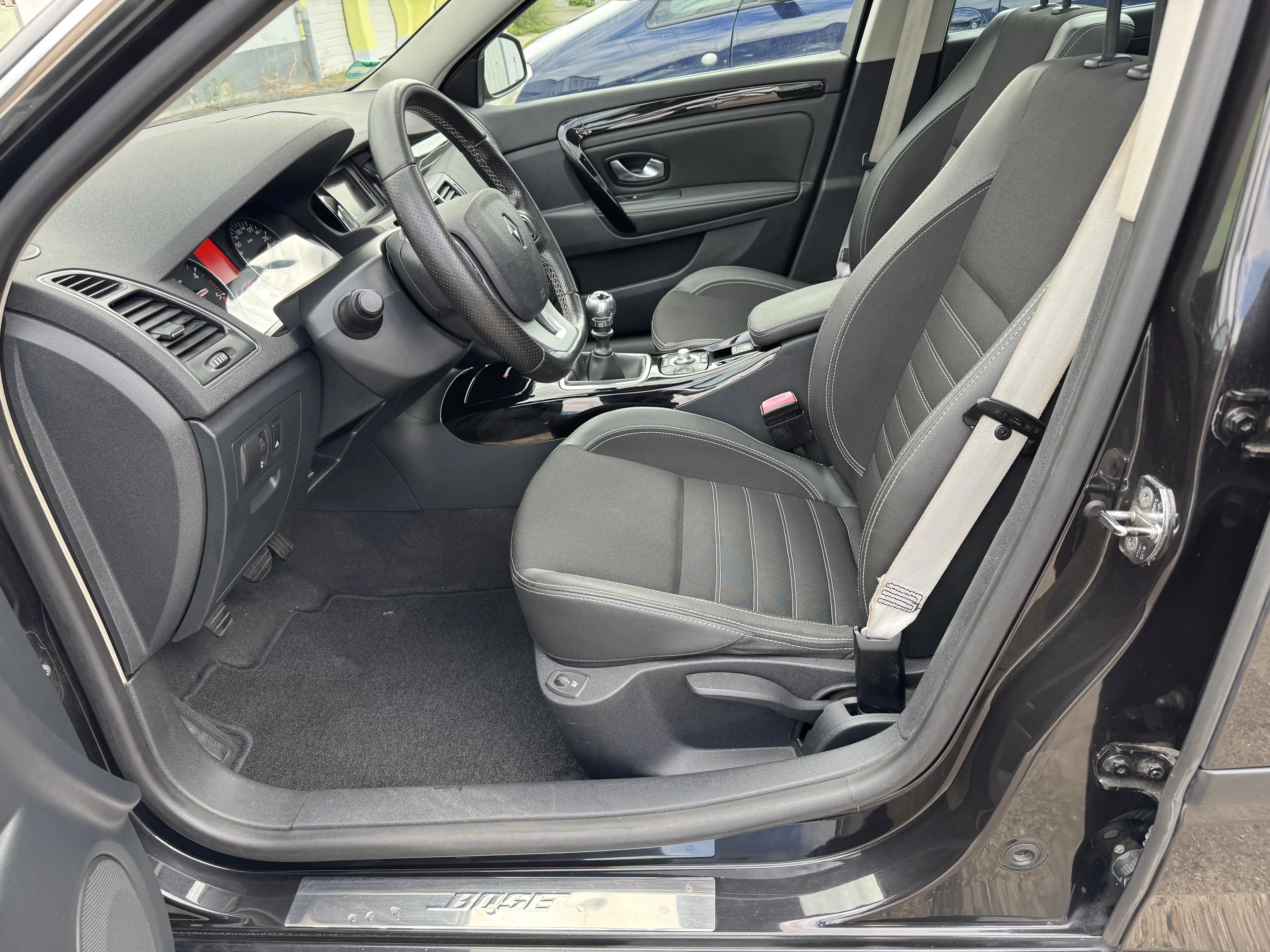 Renault Laguna BOSE Edition — photo 13