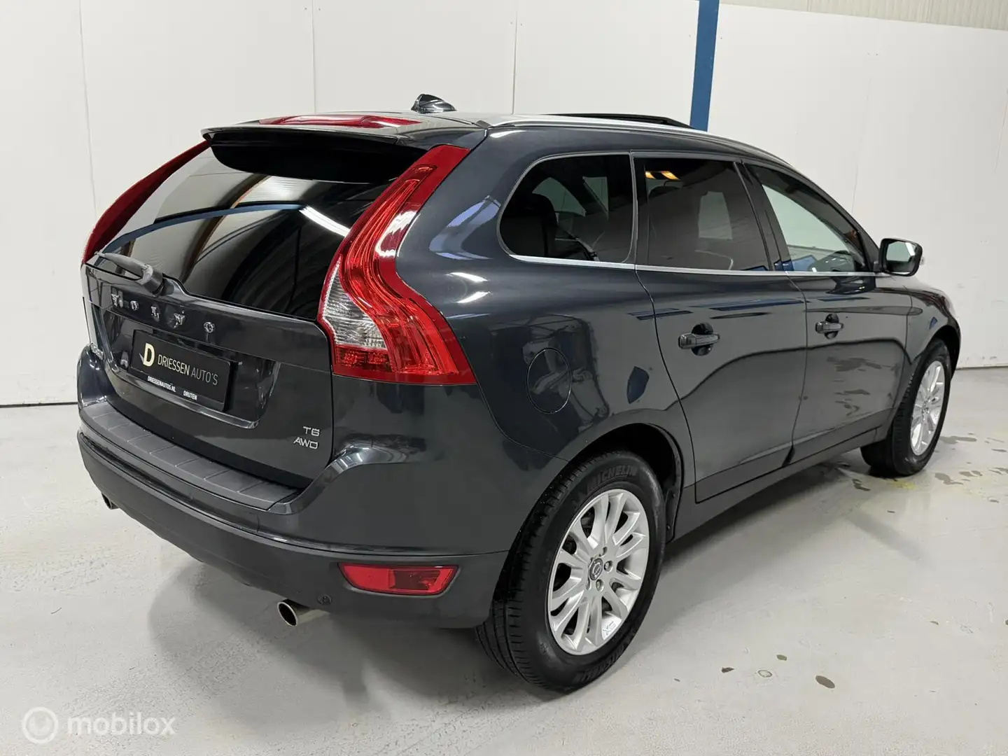 Volvo XC60 3.0 T6 AWD Summum PANO / LEER Grijs - 2