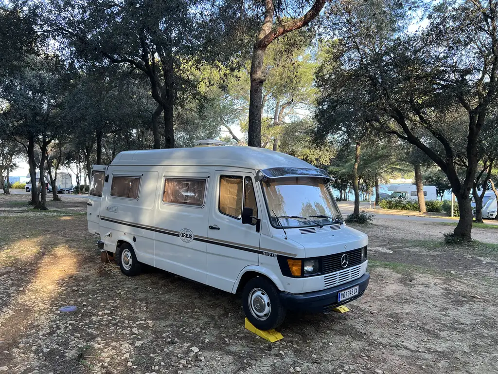 Mercedes-Benz T1 1982 из Европы — купить под ключ