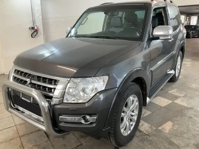 Mitsubishi Pajero 3.2 DI-D Top *Navi| Xenon| AHK*