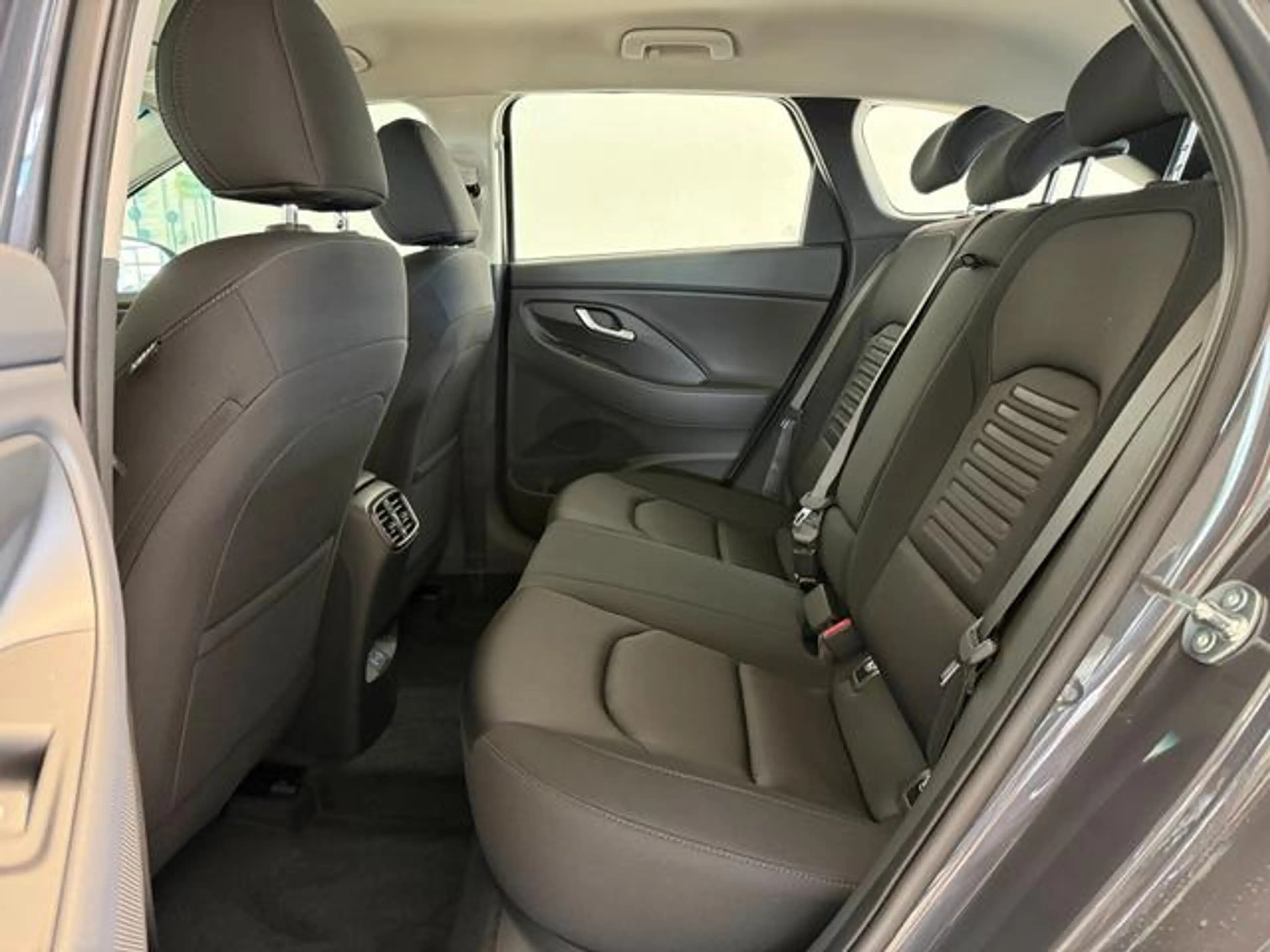 Hyundai i30 i30 Kombi Comfort 1.5 GDI / Navi / Tempomat / Si — photo 8
