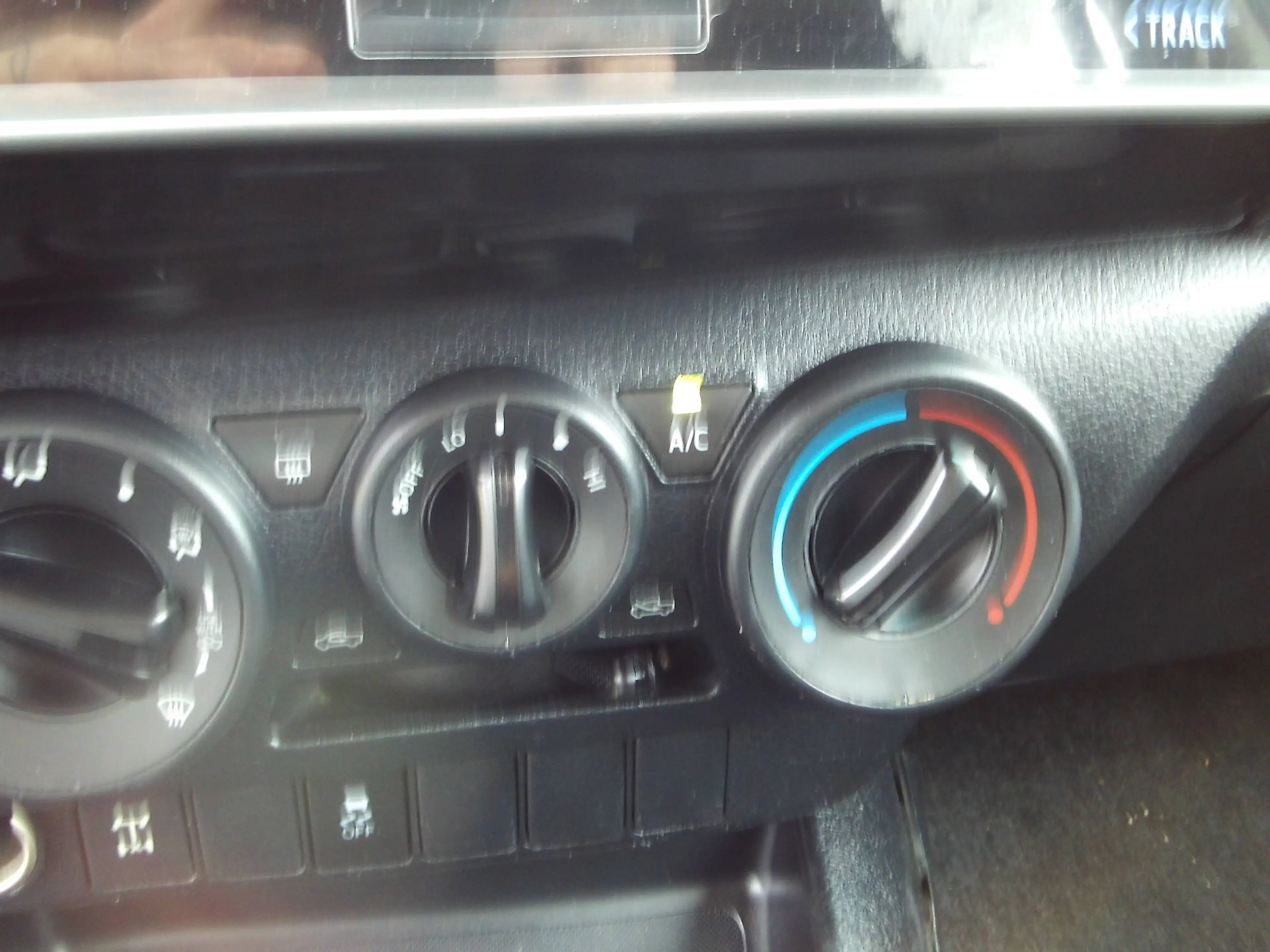 Toyota Hilux 2.4 D-4D 4WD Active — photo 8