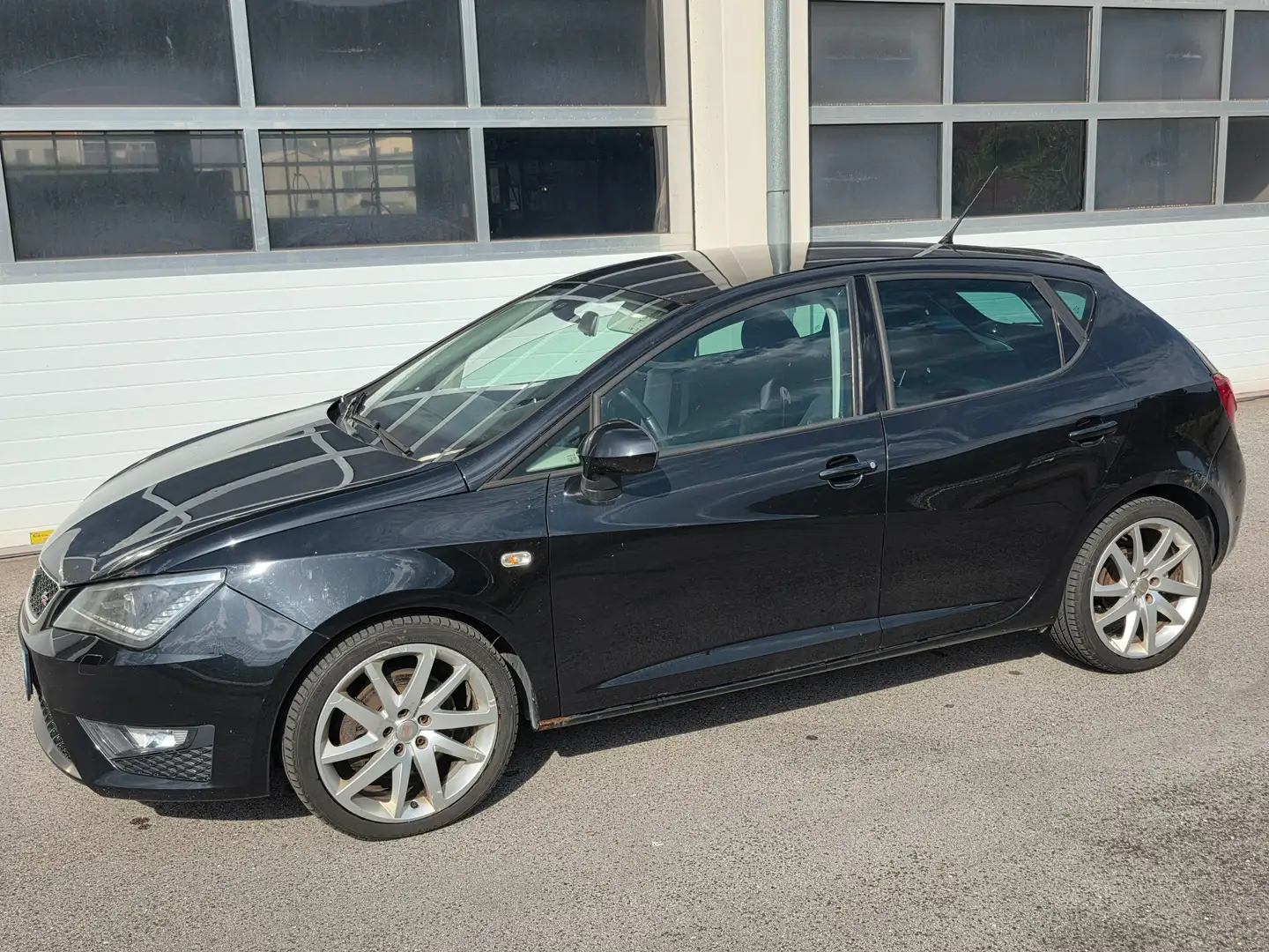 SEAT Ibiza Ibiza Sport 1,6 TDI FR DPF Sport Schwarz - 1