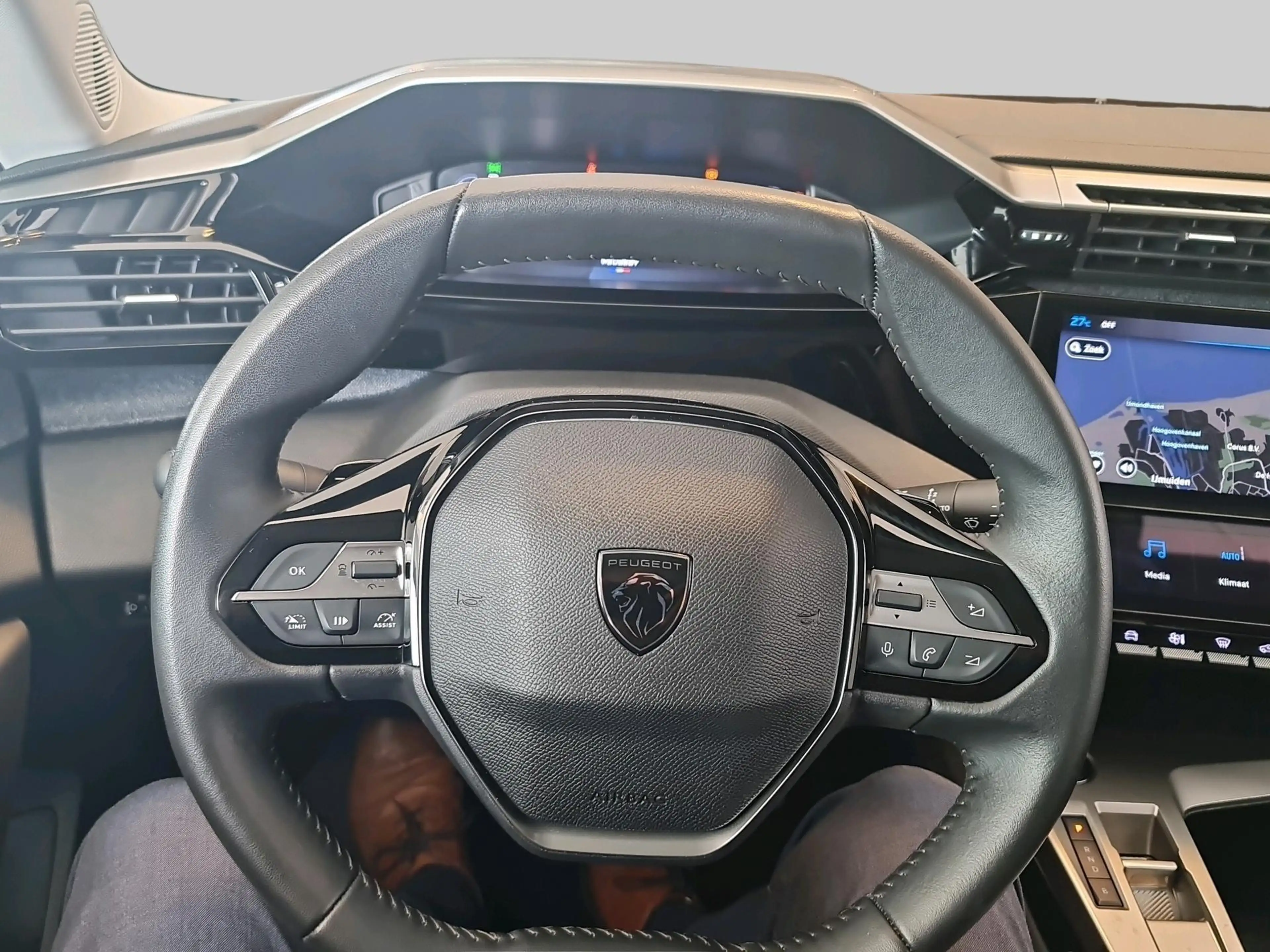 Peugeot 408 1.6Plug-in Hybrid Allure — photo 15