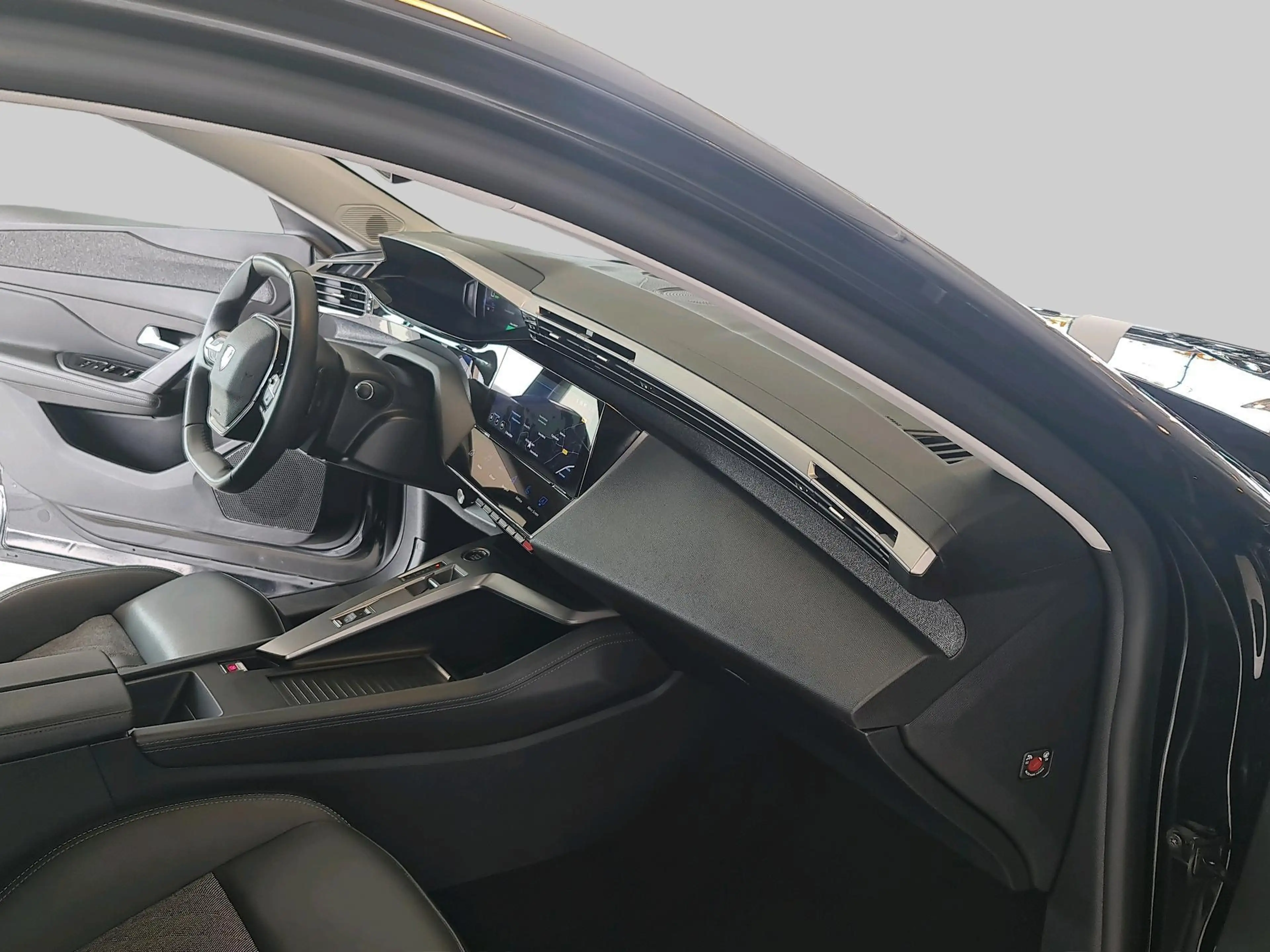 Peugeot 408 1.6Plug-in Hybrid Allure — photo 13