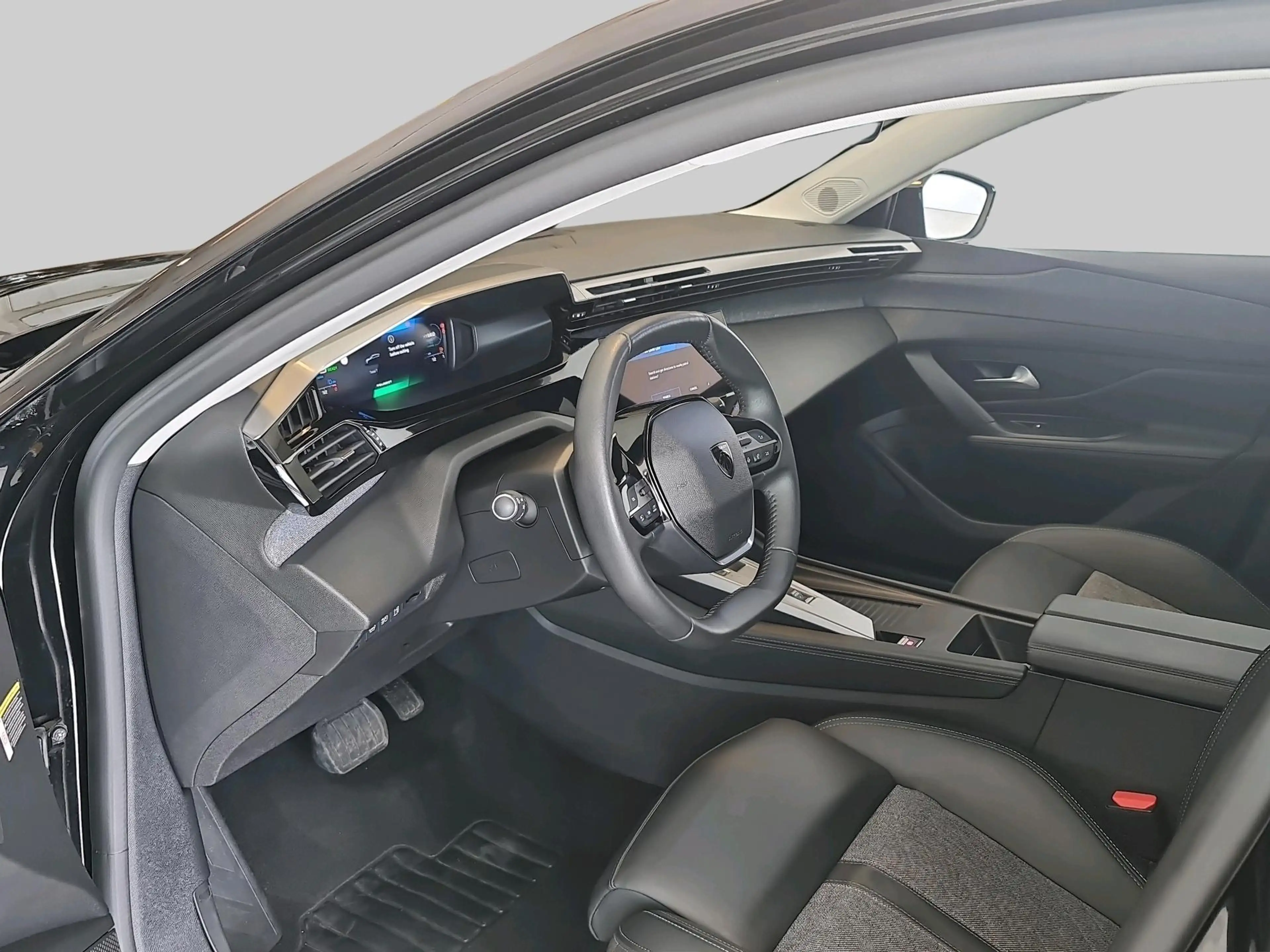 Peugeot 408 1.6Plug-in Hybrid Allure — photo 4