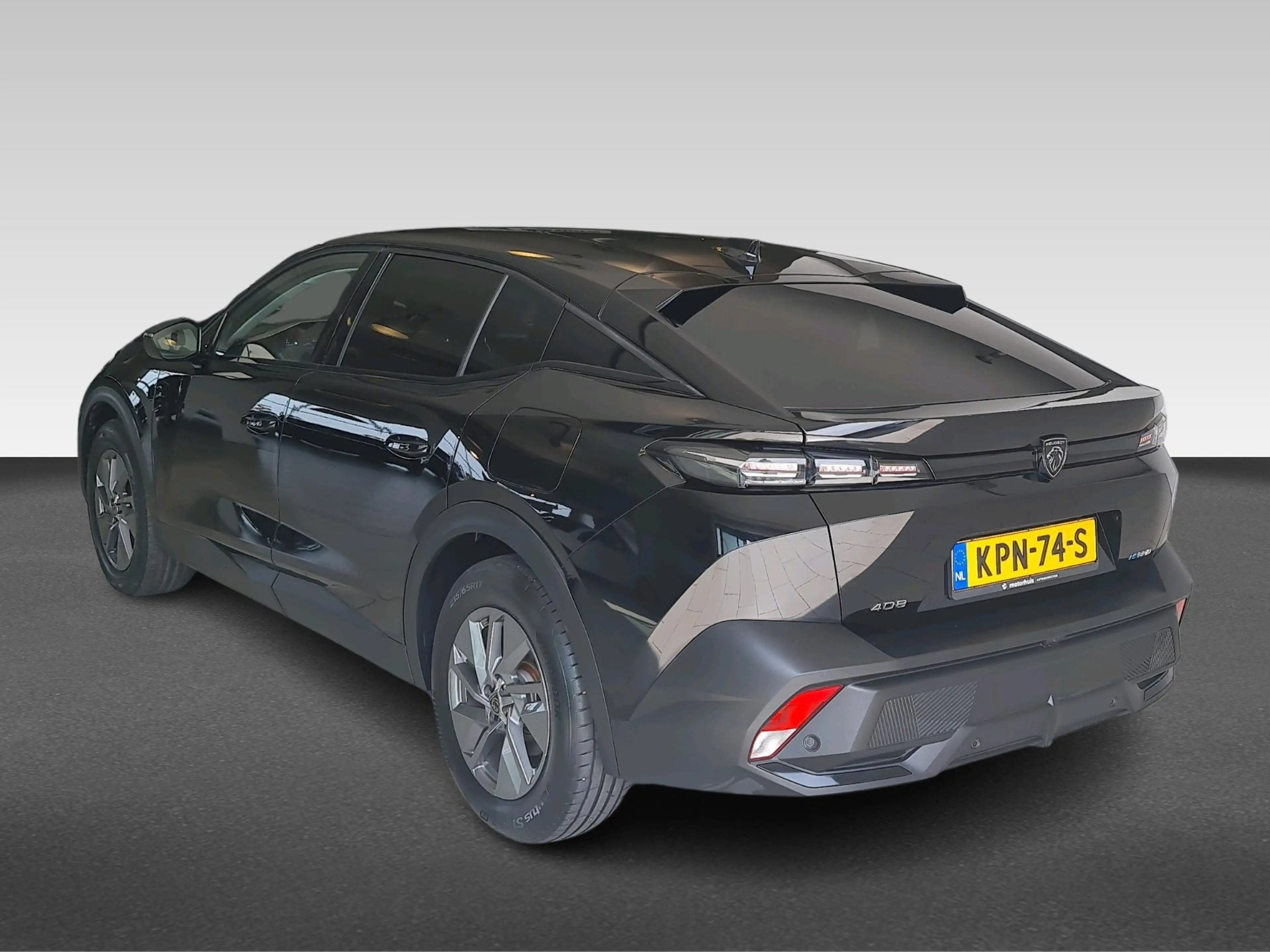 Peugeot 408 1.6Plug-in Hybrid Allure — photo 3