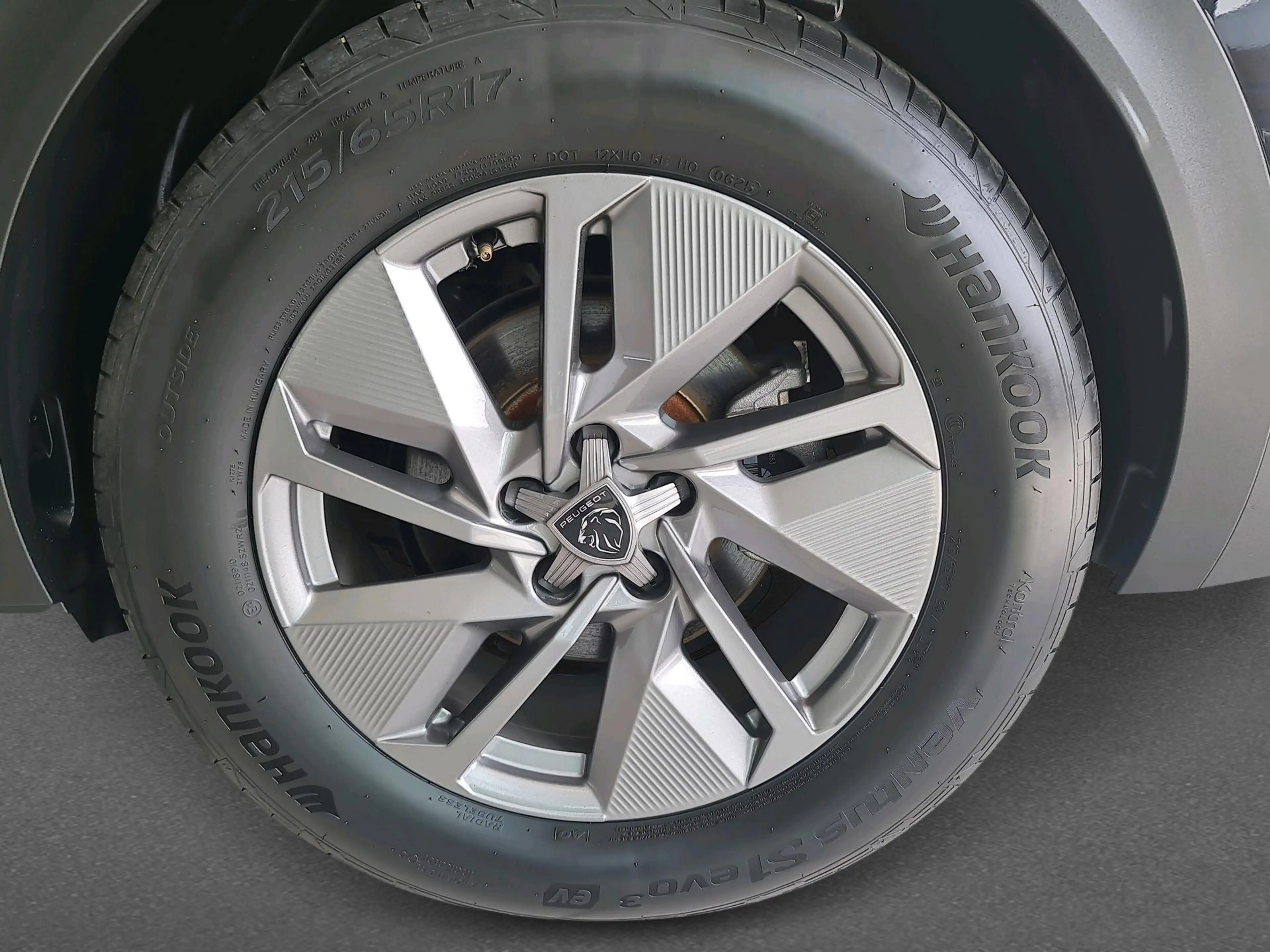 Peugeot 408 1.6Plug-in Hybrid Allure — photo 11