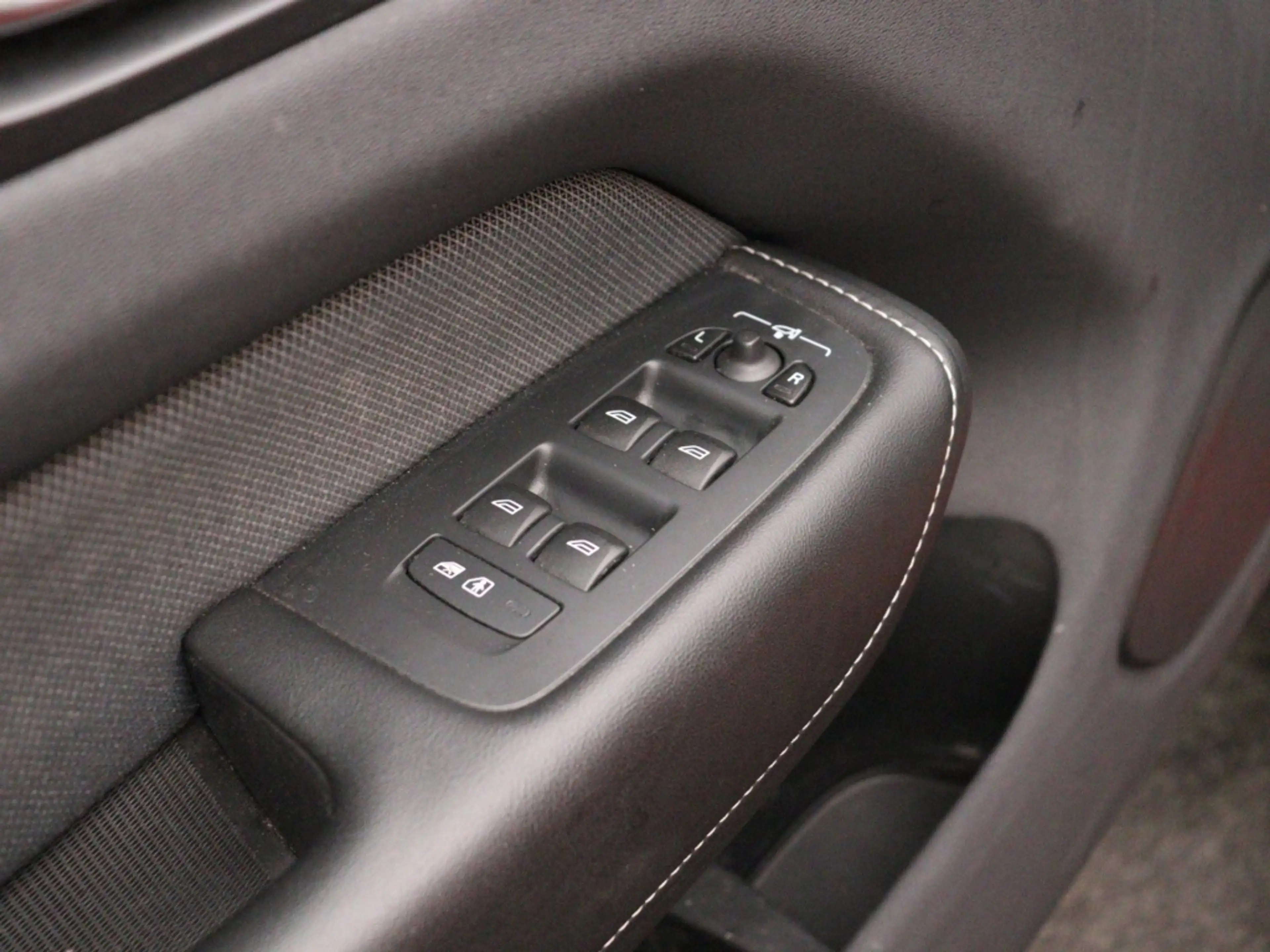 Volvo XC60 T6 PLUG-IN HYBRID R-DESIGN TREKHAAK SCHUIFDAK 21IN — photo 12