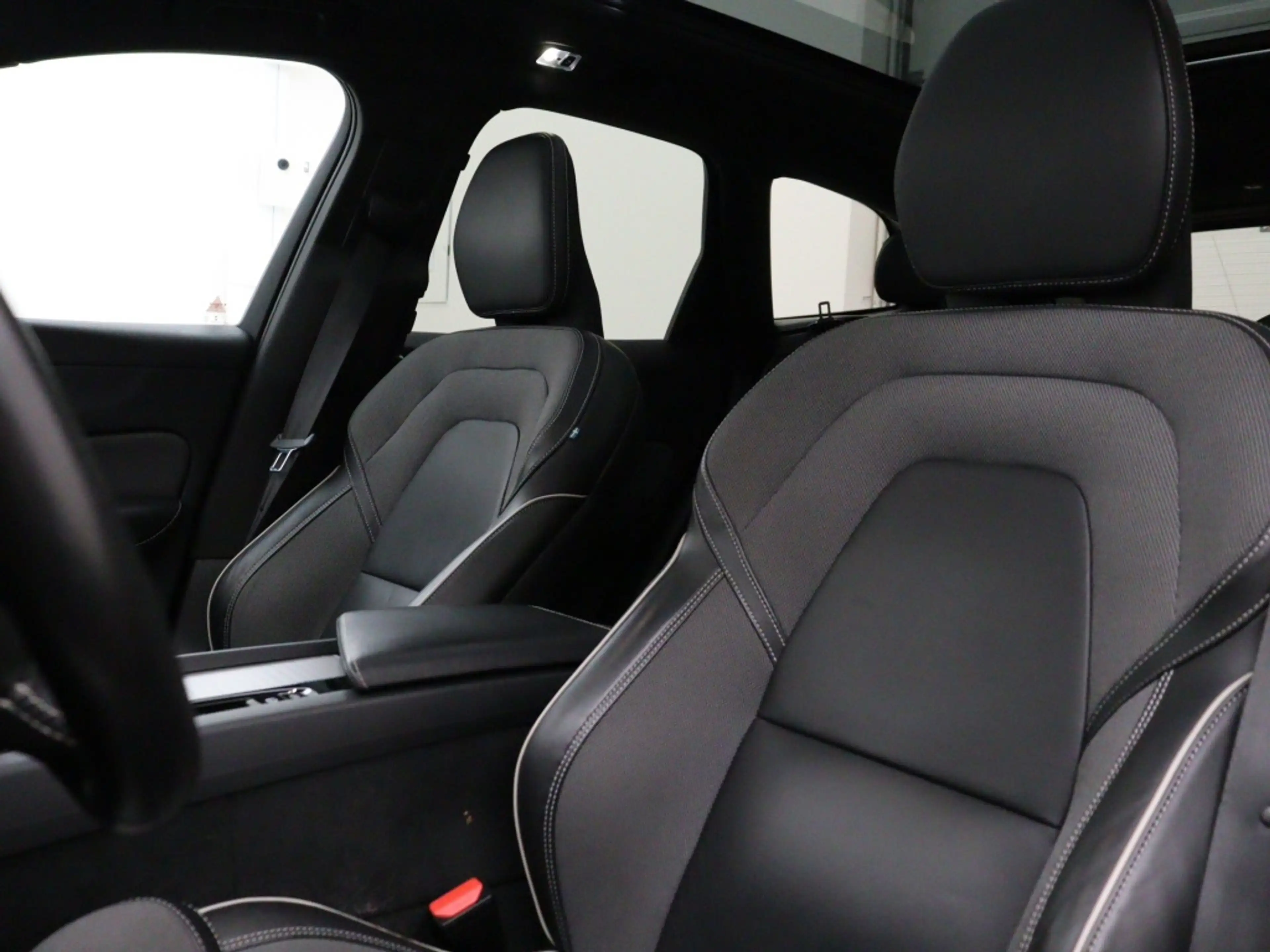 Volvo XC60 T6 PLUG-IN HYBRID R-DESIGN TREKHAAK SCHUIFDAK 21IN — photo 14