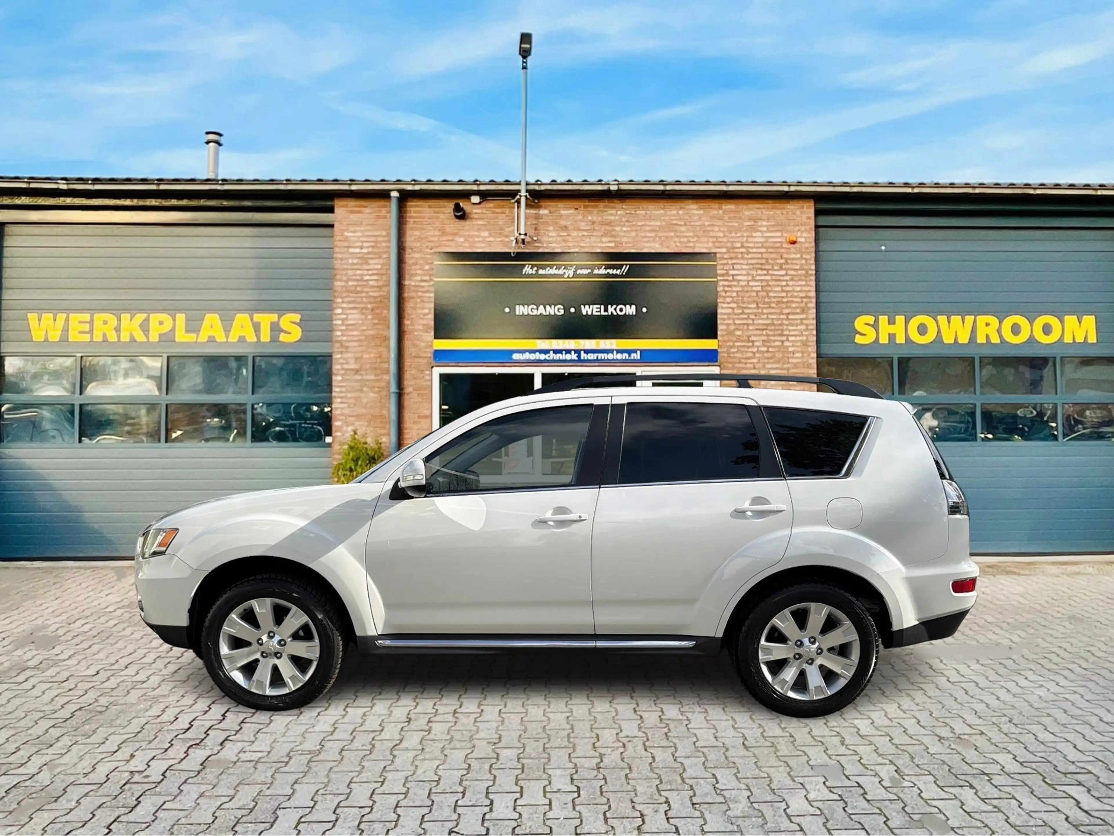 Mitsubishi Outlander 2.0 Edition Aut. *NL-Auto*Parelmoer* — photo 3