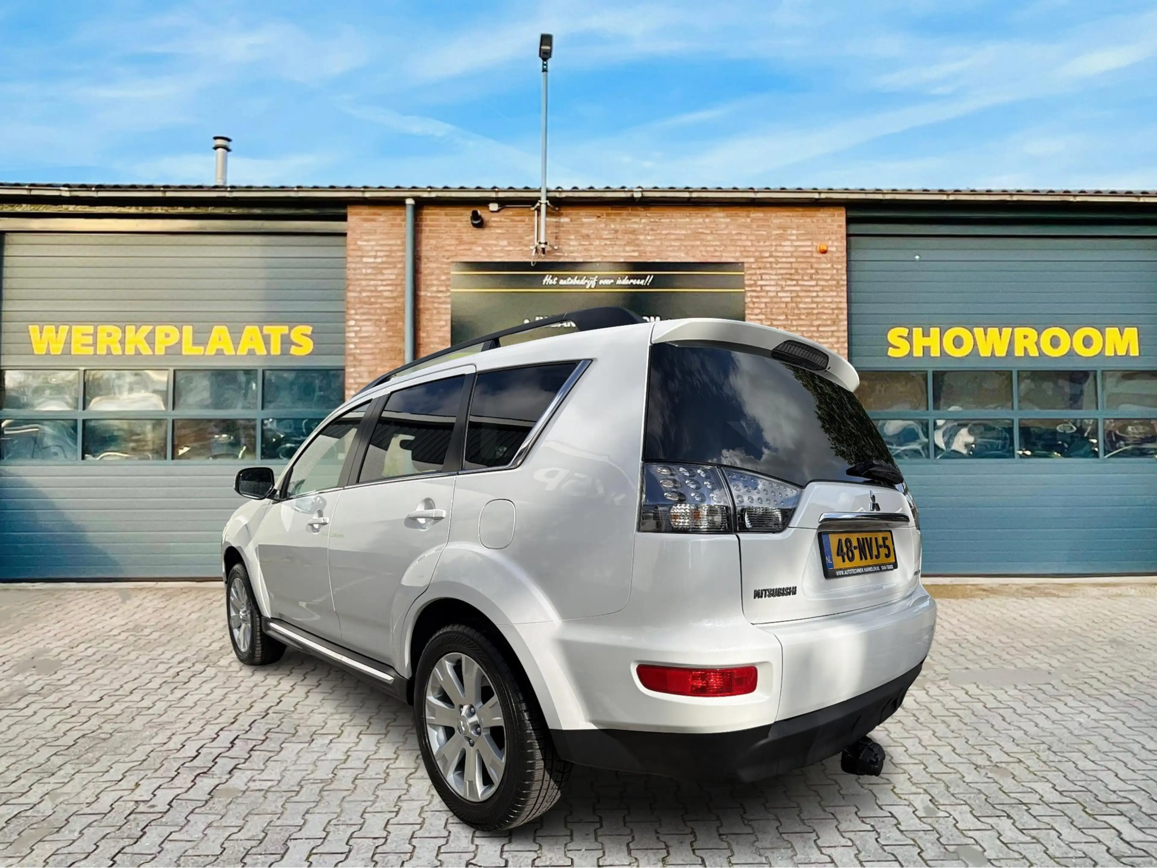 Mitsubishi Outlander 2.0 Edition Aut. *NL-Auto*Parelmoer* — photo 2
